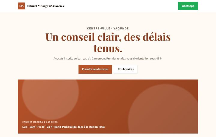Style Éditorial : cabinet d'avocats, titre centré, Playfair
